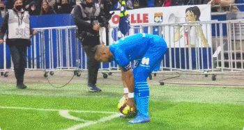 报价超十亿英镑，英媒：派拉蒙获得四年在英国的欧冠转播权