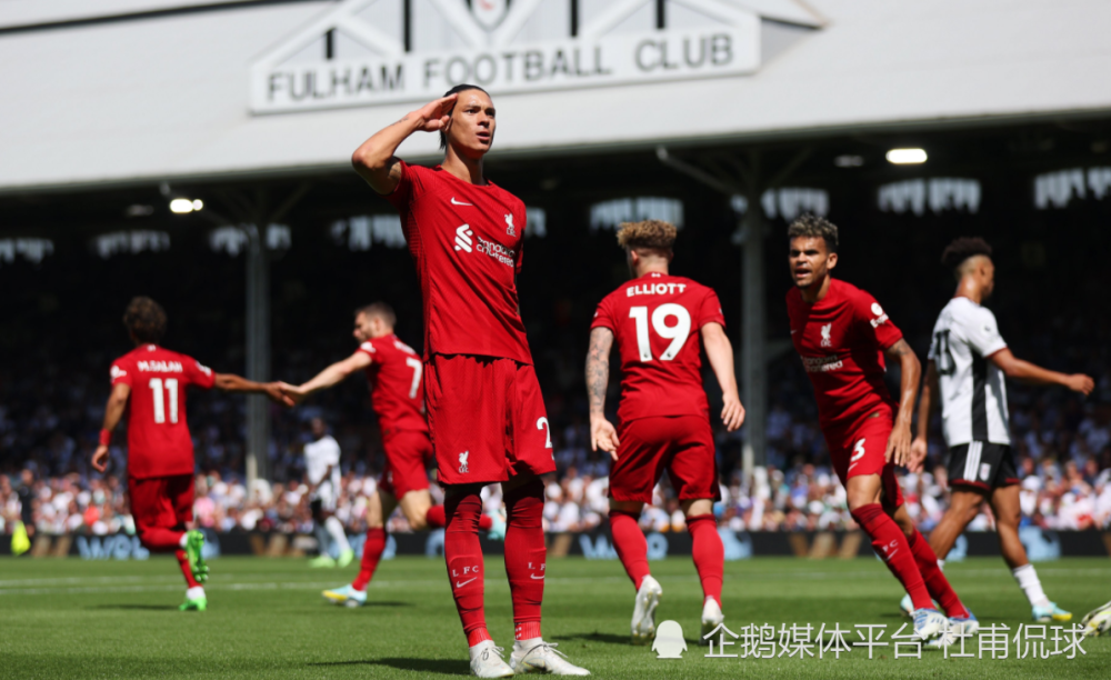 邓涵文因经济保障和新东家前景决定离开武汉三镇，加盟云南玉昆，成为球队核心球员。