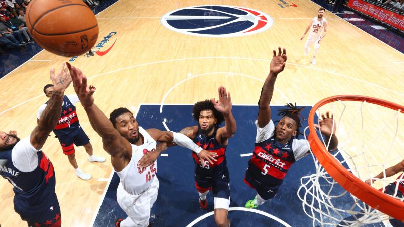 14场0球！全队最低分！皇马1.5亿巨星已59天没进球 向对手竖3手指