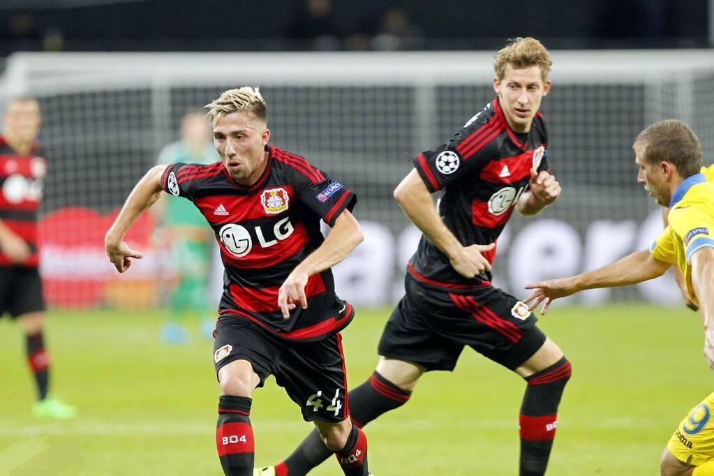 欧文突破防守助攻队友制胜